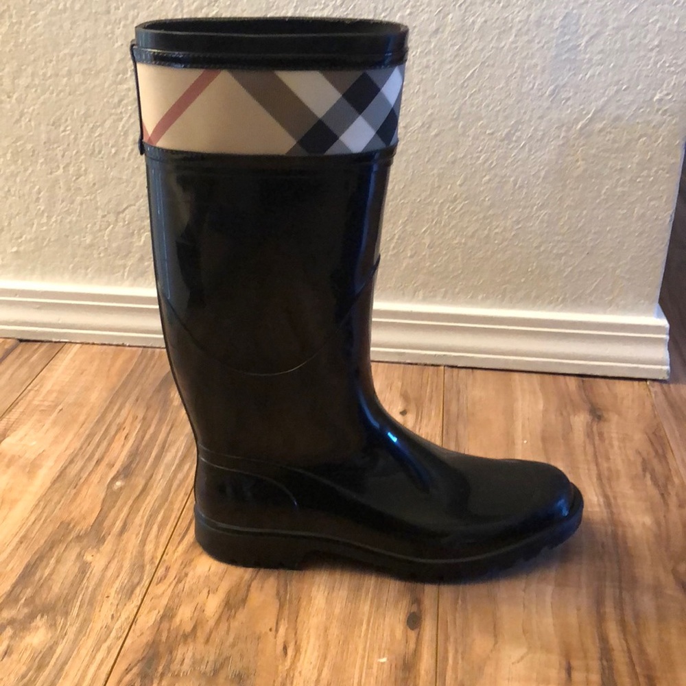 Burberry Rainboots - Picture 4 of 6